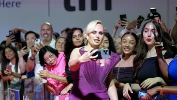 Actrița Rebel Wilson și iubita ei s-au căsătorit! Primele imagini de la eveniment. FOTO