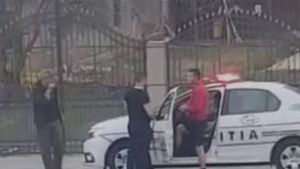 VIDEO. Poliţist din județul Giurgiu, la "vânătoare" în pantaloni scurţi! A oprit un autoturism aflat în trafic și... IPJ Giurgiu a început o anchetă