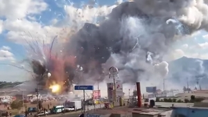 O piată de artificii a explodat! Cel putin 29 de morti şi 72 de răniti