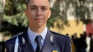 Imaginile durerii! Alexandru Rățoi, polițistul care s-a stins la 25 de ani, a fost înmormântat