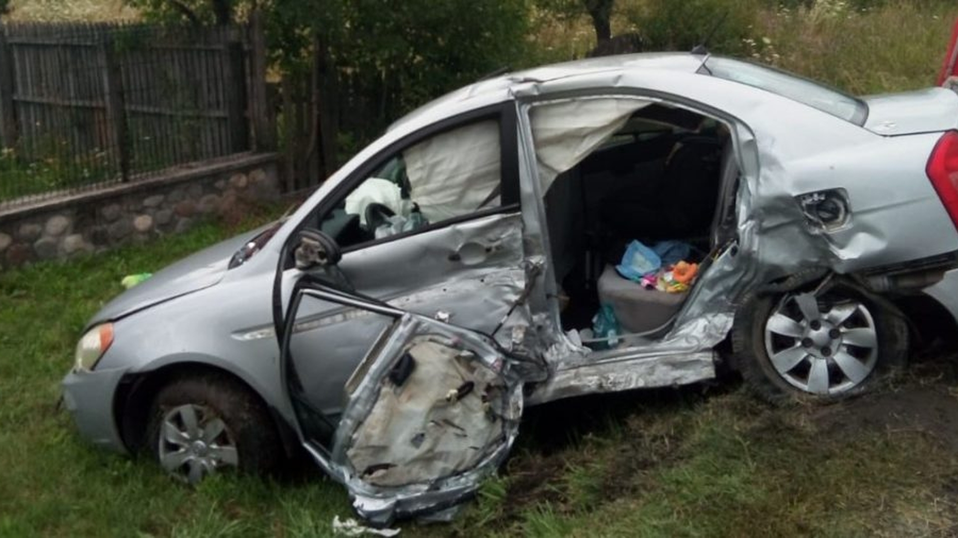 Accident rutier grav la Morărești, în judetul Arges. Două autoturisme s-au ciocnit violent in dreptul Hotelului Regal