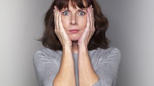 Și-a lăsat copilul în grija părinților, dar a avut un șoc când l-a luat acasă. Ce a pățit o tânără mămică