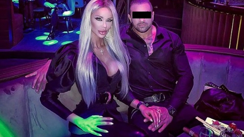 Bianca Drăgușanu, surprinsă aproape goală în dormitor. Cum și-a ascuns zonele intime și cum apare soțul ei în poza HOT
