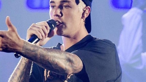 JUSTIN BIEBER s-a deghizat şi a ieşit la vânătoare de pokemoni! Iată până unde merge disperarea după jocul momentului