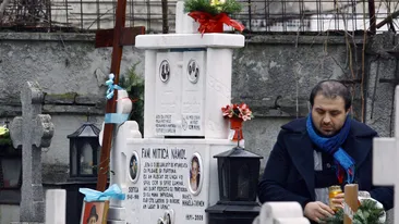 S-au certat, s-au injurat, dar acum s-au impacat! Baietii lautarului Mihai Namol au facut pace langa mormantul tatalui lor!