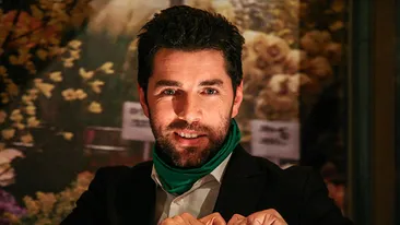 Este unul dintre cei mai îndrăgiţi prezentatori, dar zâmbetul lui ascunde o dramă cutremurătoare! ALEX DIMA a reuşit să iubească din nou, după ce soţia i-a fost răpită de o boală necruţătoare