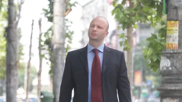 Ostropel, secretarul general de la Ministerul Fondurilor Europene, da consultatii in particular. La carciuma!