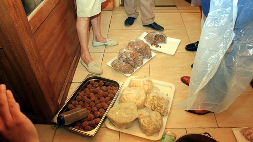 Dezastru pentru turiştii de la mare. Ce au găsit inspectorii ANPC în restaurante este REVOLTĂTOR!