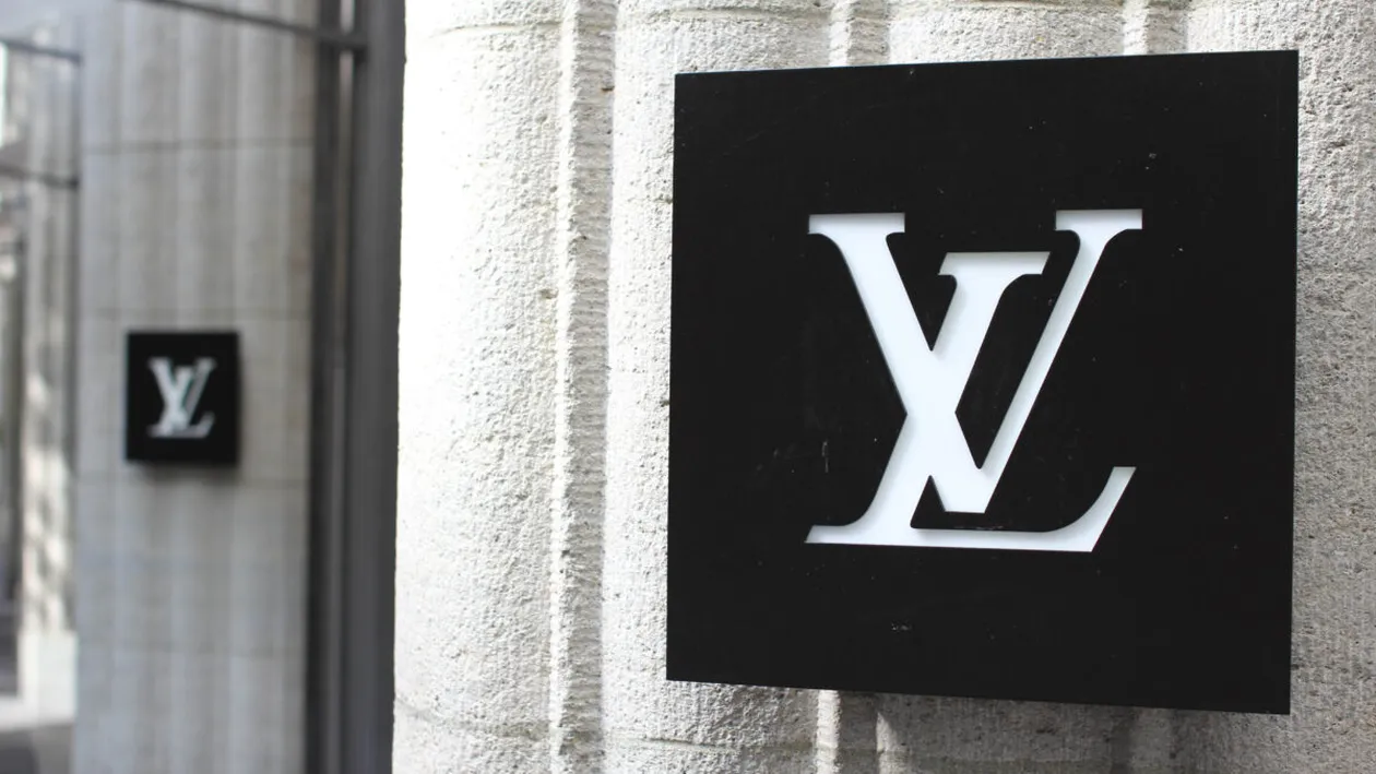 Misterul care a cucerit lumea modei: Celebra monogramă Louis Vuitton a împlinit 130 de ani