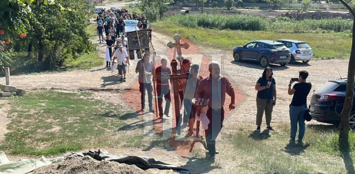 Imaginile durerii! Maria Diana, tânăra care a sfârșit tragic pe Jepii Mici, condusă pe ultimul drum