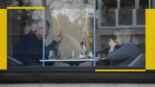 Ce face ”Il Luce” când Neli e cu ochii pe el. Mircea Lucescu a lăsat fotbalul să se ”odihnească” și a petrecut cu soția