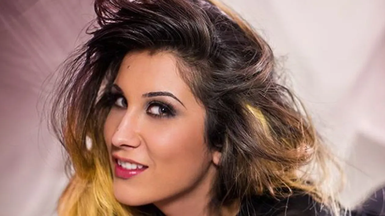 ADDA fumează deşi abia a născut! Cântăreaţa a stârnit o mare controversă