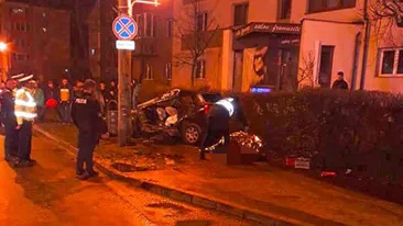 Accident mortal în Baia Mare! Un bărbat fără permis a spulberat o femeie aflată pe trotuar, după care s-a izbit cu mașina de un stâlp