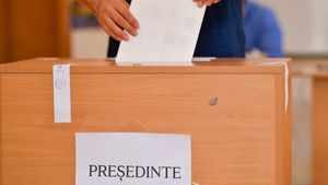 Rezultate parțiale oficiale după turul 1 al alegerilor: George Simion 40,16%, Nicușor Dan 20,67%, Crin Antonescu 20,62%