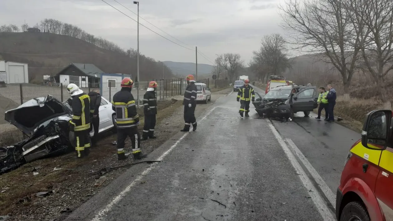 Accident grav la Cluj! Un bărbat a rămas încarcerat