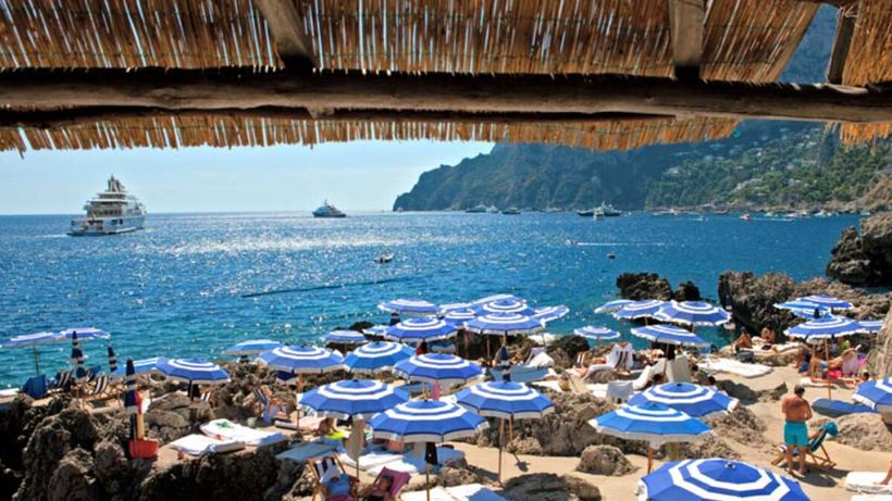 Credeați că în Mamaia e scump?! Câți euro costă un șezlong pe o plajă din Capri, supranumită „insula milionarilor”