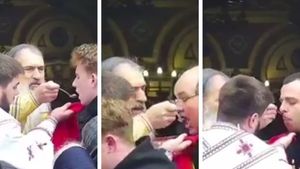 Inconștiență greu de imaginat la Constanța. Mii de credincioși, expuși de IPS Teodosie la noul coronavirus