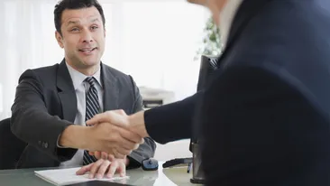 Cele 2 zodii care își vor schimba locul de muncă în luna aprilie 2023