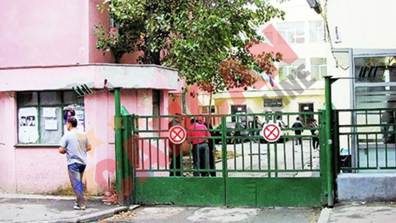 Injunghiati la scoala