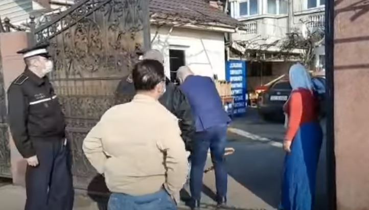 Ce reacție a avut Poliția Locală Craiova după ce o femeie și-a aruncat gunoiul într-o intersecție din oraș