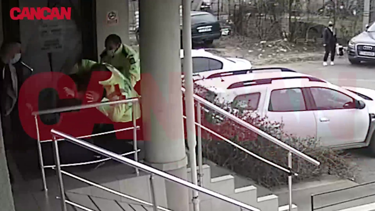 Polițiștii încearcă să îl încătușeze pe tatăl vitreg al Cătălinei Ponor