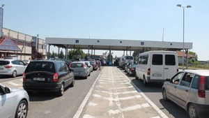 Mai mulți români care se întorceau acasă au fost tâlhăriţi într-o benzinărie din Ungaria