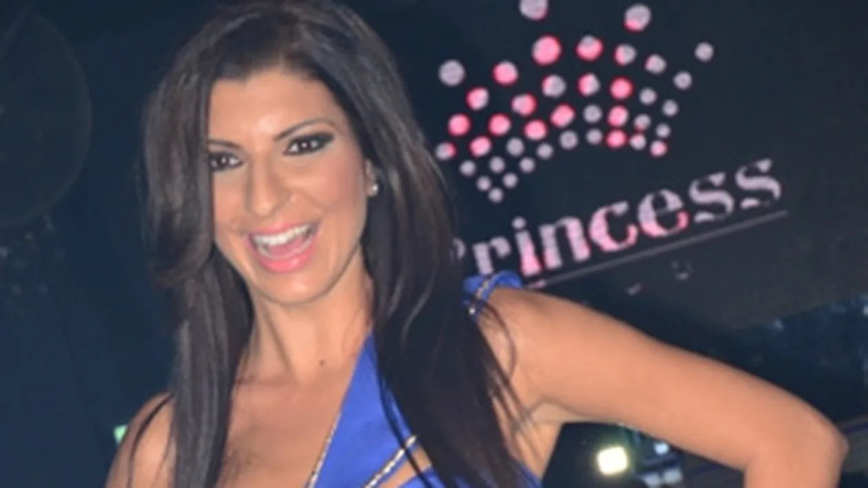 Sanzi, Tonciu, Trasca, Viespea lui Ogica si Ioana Popescu s-au batut pentru Primaria Capitalei, imbracate de Bianca Dragusanu, in Princess Club!