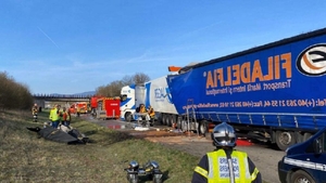 Tragedie românească, în Franța! O șoferiță de TIR a murit strivită în cabină, în urma unui accident cumplit