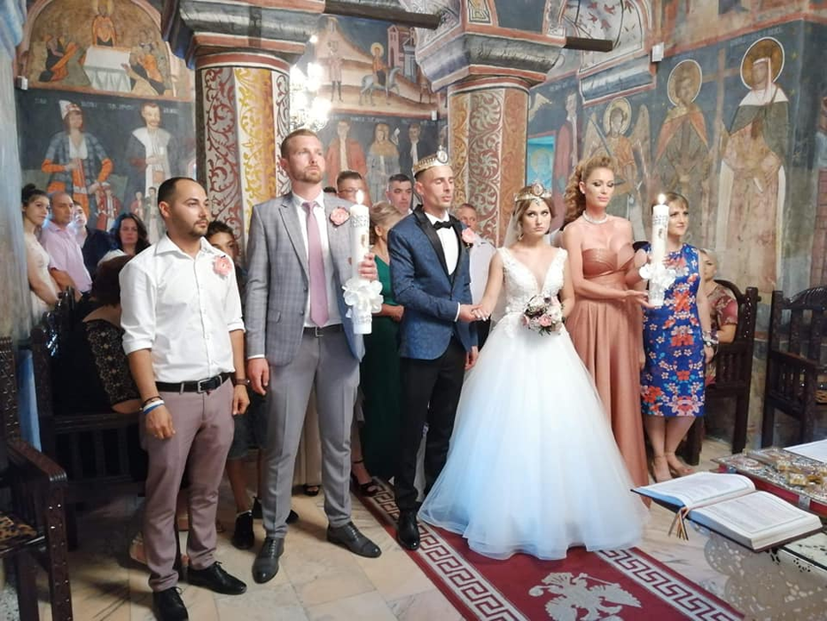 Sora Biancăi Drăgușanu, din nou în fața altarului! Oana a eclipsat-o cu ținuta ei pe mireasa care a avut o rochie stil prințesă