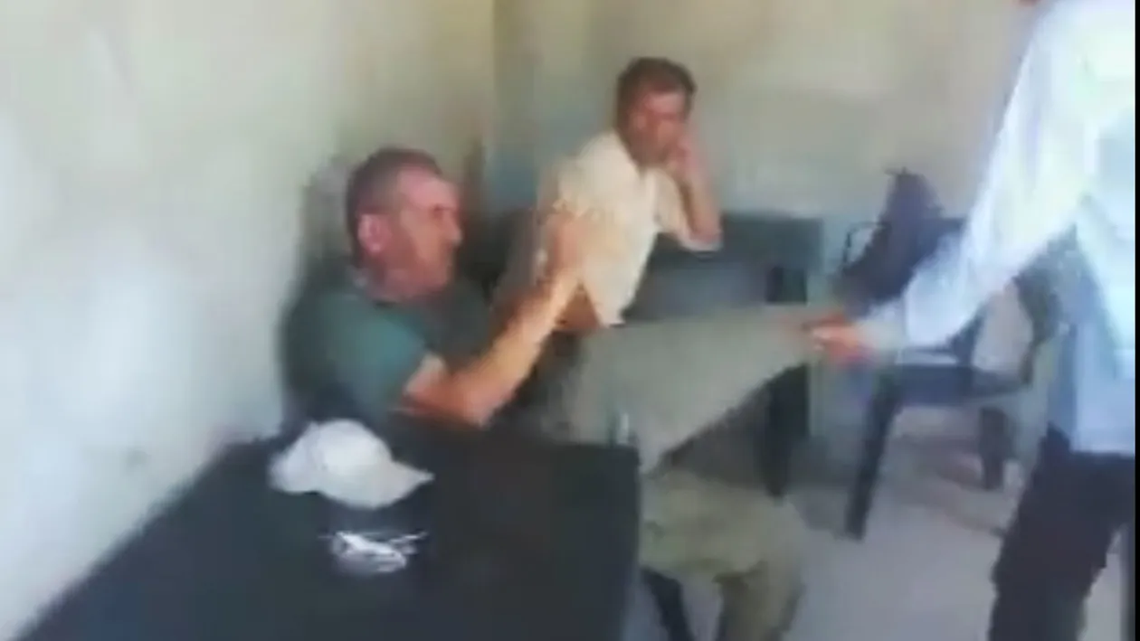 Primarul din Prăjeni a deschis anchetă în sat. I-am aflat povestea lui ”Bruce Lee de la birt”!
