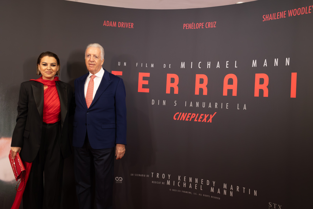 Romina Gingașu a strălucit într-o ținută semnată de designerul Cristina Săvulescu (Foto: CANCAN.RO)