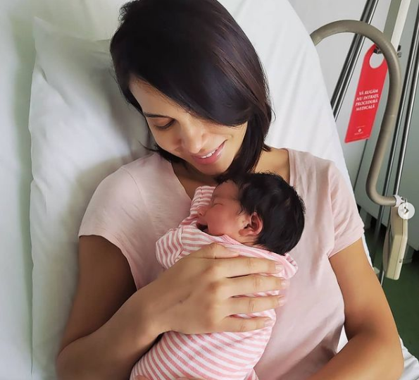 Prezentatoarea TV Irina Mohora a devenit mămică! Prima imagine cu vedeta alături de fetița ei