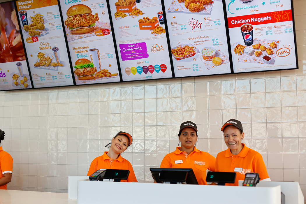 Popeyes România deschide primul restaurant de tip Drive-Thru din țară