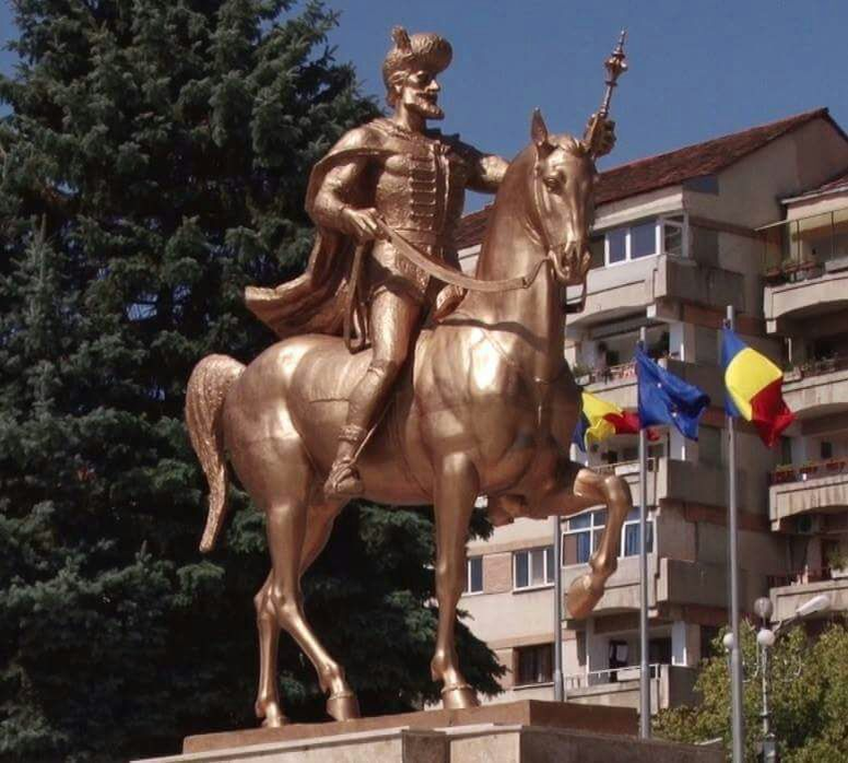 Statuia aurie a stârnit controverse aprige