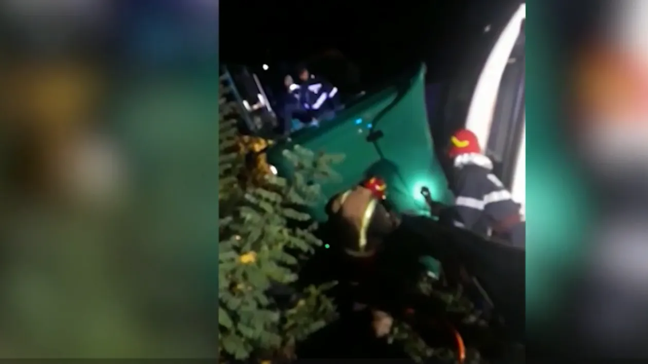 Accident grav în Călimănești! Un șofer de TIR a fost strivit sub cabină, după ce s-a răsturnat cu camionul