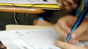 BAC 2014 - Nimeni nu-i poate depista pe “trisori”! Asta e tehnologia de ultima ora prin care poti copia la BAC!