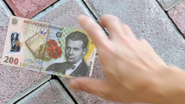 Mai mulți suceveni au găsit bancnote (REALE) de 200 de lei pe stradă. Ce au aflat când s-au dus la Poliție i-a lasat fără grai