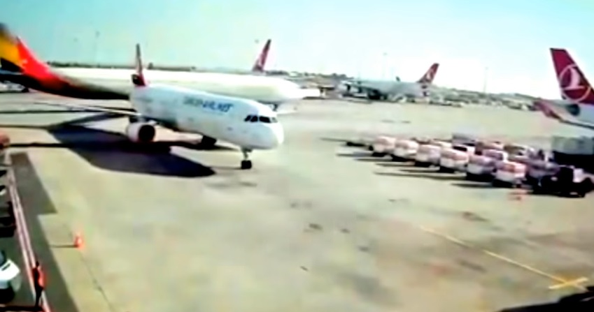 Două avioane pline cu pasageri s-au ciocnit pe Aeroportul Atatürk din Istanbul! Una dintre aeronave s-a rupt