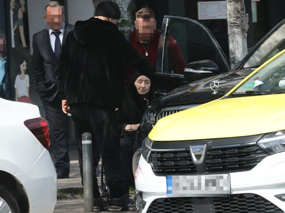 Gigi Becali, alături de mama lui, după control (SURSA FOTO: CANCAN.RO)