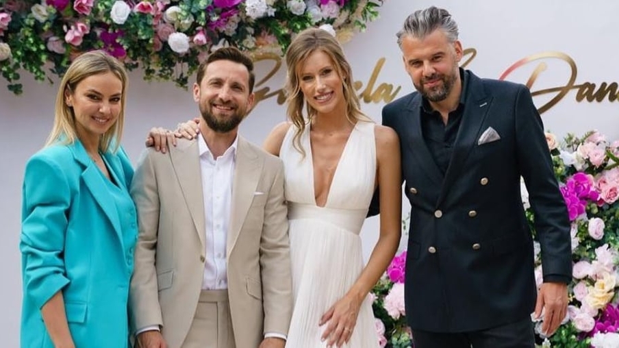 Dani Oțil și Gabriela Priscariu, marii absenți de la cununia Roxanei Ionescu și a lui Tinu Vidaicu. Motivul pentru care "matinalul" nu a fost prezent la eveniment