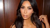 KIM KARDASHIAN şi-a arătat sânii… din greşeală. Vedeta a apărut îmbrăcată aşa, fără să îşi dea seama că se vede TOT