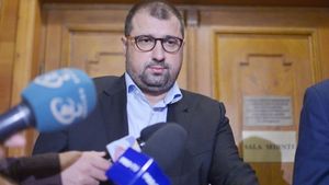 Fostul ofițer SRI, Daniel Dragomir, dat în urmărire națională. A fost condamnat la 3 ani și 10 luni cu executare