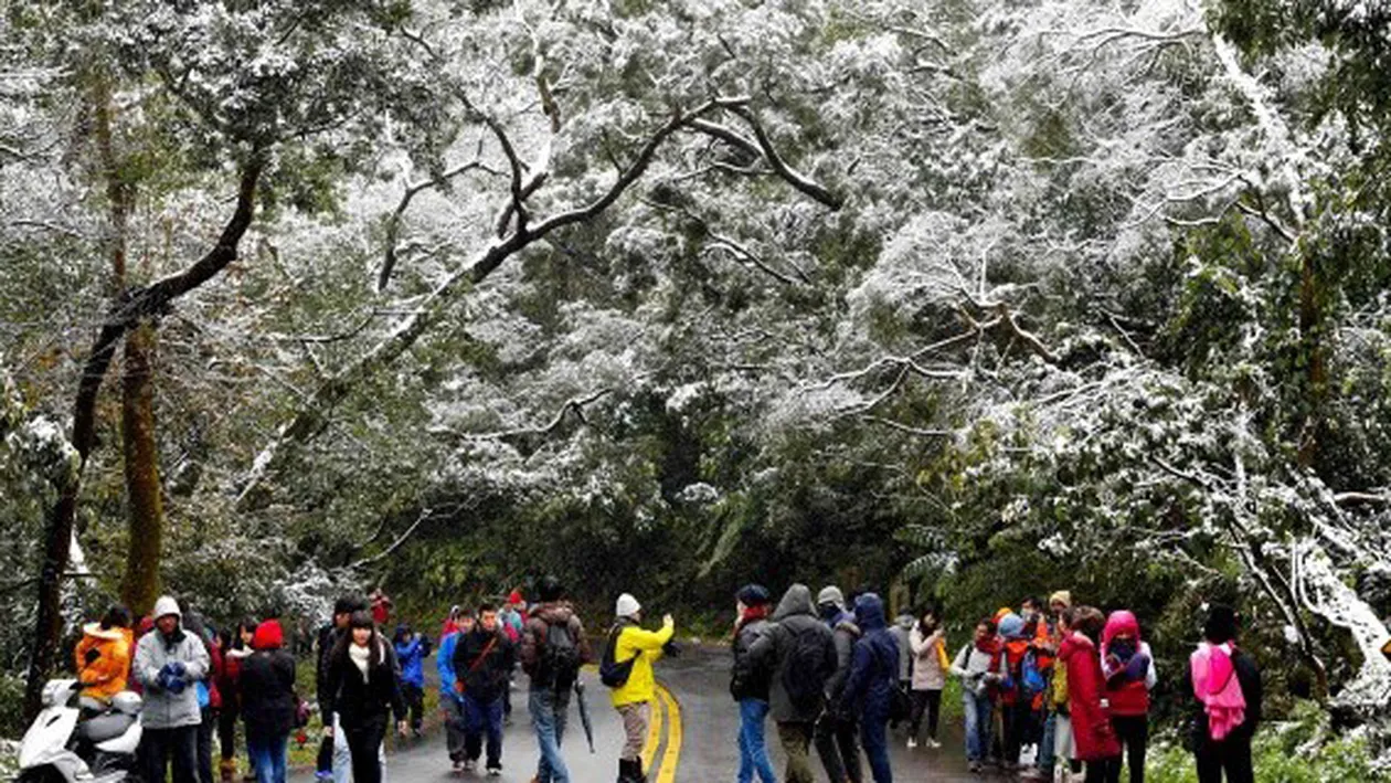 Nu s-a mai intamplat asta pana acum! Oamenii au murit de frig in Taiwan! Minime record de temperatura!