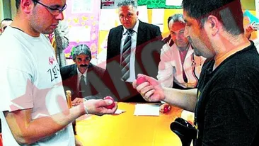 A castigat un miel la concursul de ciocnit oua