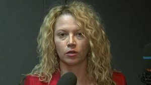 SOC in direct! Oana Lis a lesinat dupa ce a vazut imaginile in care Viorel se iubeste cu o prostituata