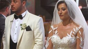 Imagini terifiante filmate de CANCAN.ro, pe plaja milionarilor, cu o graviduţă celebră. Claudia Pătraşcanu (ex-Exotic) a fost salvată în ultima secundă de la înec! 