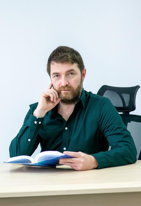”Punctuația iubirii”, noul volum de versuri semnat de Adrian Artene: ”Cuvintele nu îmbătrânesc! Nici anii nu le cuprind!”