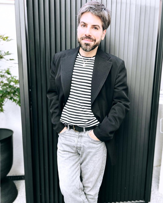 Maurice Munteanu: "Toată lumea spune că de fapt detestă chestiile cheesy, dar să știi că și chestiile alea cheesy dacă sunt făcute cu cap, în doze mici, pot fi sănătoase!" (Foto: Instagram)
