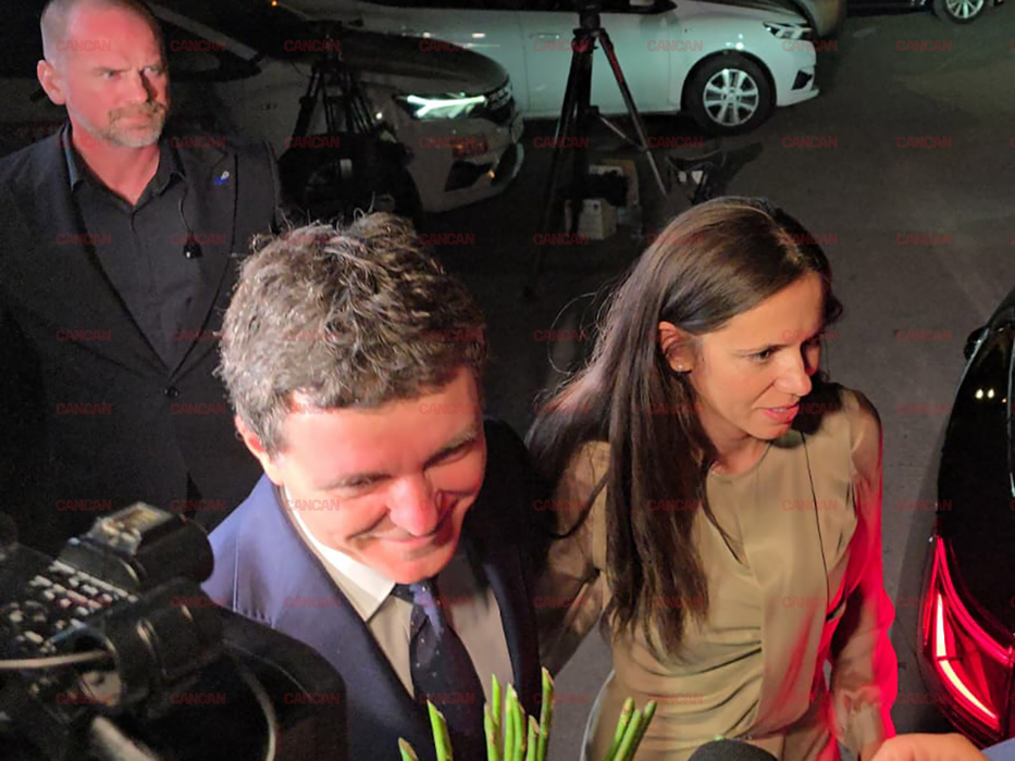 Nicușor Dan și partenera, la nunta lui Alexandru Nazare. Mirabela Grădinaru, apariție elegantă la petrecerea de la Casa Albă