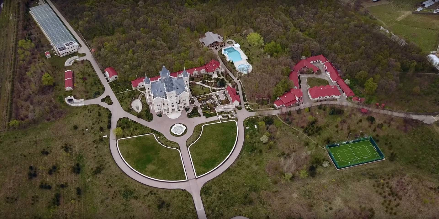 Palatul impresionant din Moldova al lui Anatol Stati